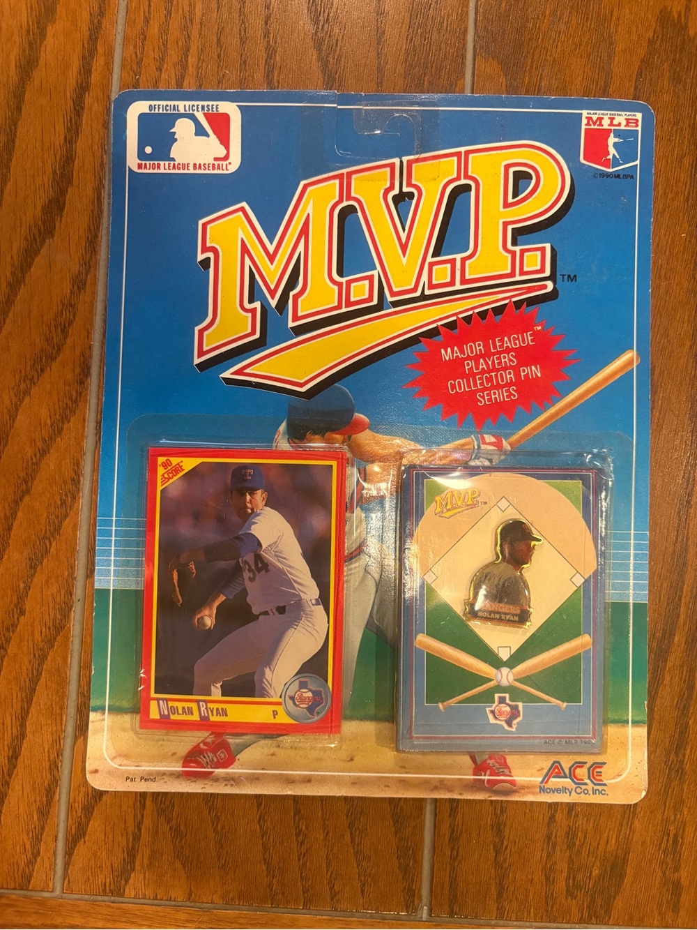 M.V.P. Major League Baseball Collector Card & Pin Set Nolan Ryan